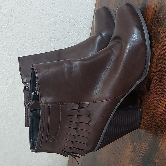 Versona Shoes - Versona Brown Ankle Boots Size 10